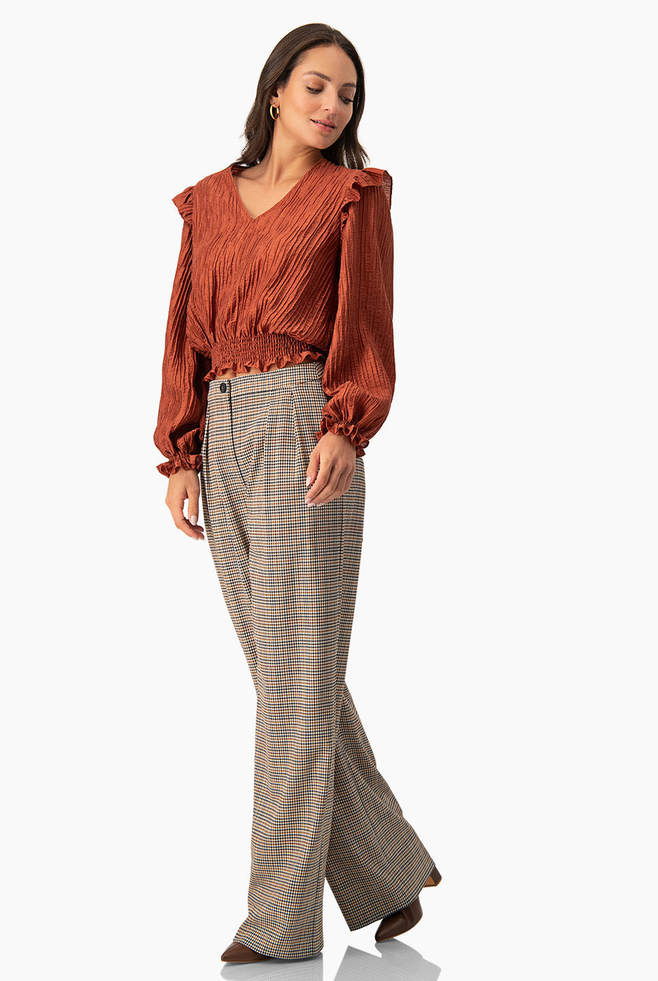 Blusa con smock y escote en V